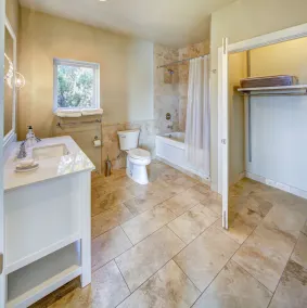 Luxury retreat, magnificent sunset views - Image 3