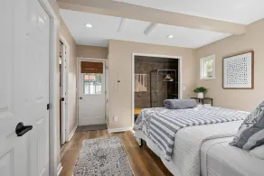 2min walk Downtown - Outdoor Patio - Pet Friendly - Image 3