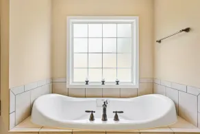 Large spacious Home - Image 5