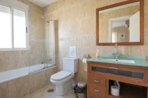 5 Bedroom villa split into 2 apartments - Image 4