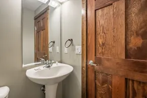 Condo confortable avec vue sur la montagne de plus de 1 000 m², bain à remous, salle de fitness - Image 5