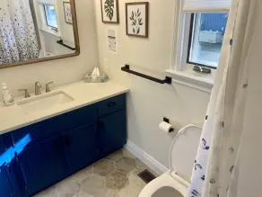 Beautiful 4 Bedroom Cottage Next to the Pinery! - Image 3