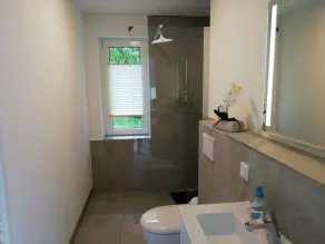 -SANIERTE- Idyllische Ferienwohnung direkt am See mit hauseigenem Badesteg - Image 3