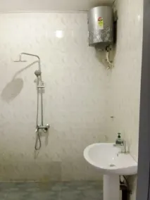 3 beds 3 bathrooms 5mins from turntable , close to few corner shops and beaches - Image 3