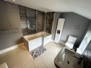 Two Bed Charming Cottage - Image 4