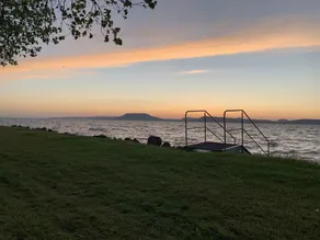 Ferienwohnung direkt am Strand mit Ausblick auf den See, WLAN und Klimaanlage - Image 2