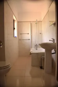 Villa mit eigenem Pool, 4 Schlafzimmer mit Klimaanlage, familienfreundlich, schattiges Pavillon. - Image 3