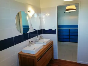 Villa moderna a Les Sables d'Or con piscina riscaldata - Image 4