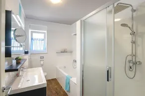 Lyxig villa med uppvärmd privat pool, WiFi, luftkonditionering, parkering, terrass och grillplats - Image 3