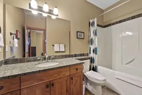 Settler's Crossing #56 ski-in ski-out condo with private hot tub - Image 3