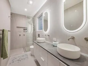 3 Moffat Beach Holiday House - Image 3