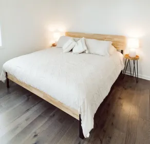 King Bed, Zero Entry, Close to Town - Image 3