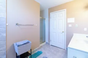 Private one very bright room E on the top floor with ensuite bathroom , air con. - Image 4