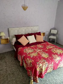 Spacious house with courtyard in the village centre - Image 5