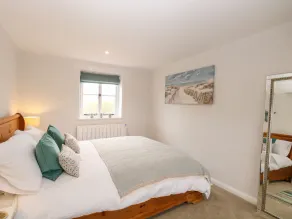 HOLLY COTTAGE, pet friendly, character holiday cottage in Sea Palling - Image 5