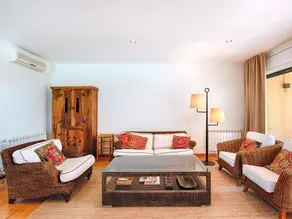 Hermosa Villa en Sant Feliu de Guíxols con Piscina Comunitaria - ES-209-80 - Image 3
