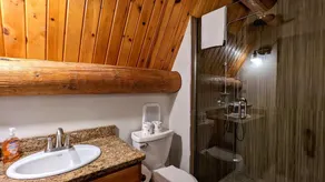 Smith's Point Retreat on Lake Winnipesaukee with indoor pool! - Image 5