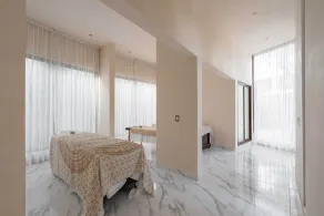 Luxury Studio with Private Outdoor Soaking Tub - Image 2