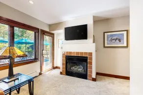 Ski-in/out Lionshead home w/ fireplace, fast WiFi & shared pool/hot tubs/laundry - Image 3