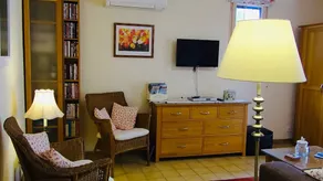 4* air-conditioned gîte in the shade of olive trees, swimming pool overlooking the Luberon. - Image 2
