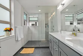 Bright New Home in trendy Ballard - Image 3