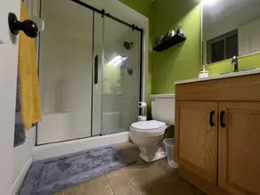 RETRO ABSTRACT, 4 BEDROOM WITH A COMPLIMENTARY HEATED POOL - Image 3