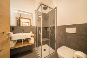 Welcoming Apartment \"Eiche im Nockerhof\" with Mountain View, Wi-Fi & Terrace - Image 2