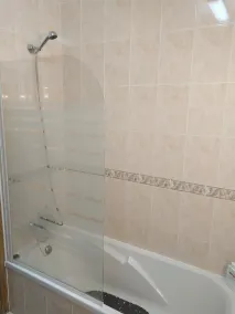 Schöne 2-Bett-Wohnung in einer kleinen Wohnanlage mit Pool - Image 3