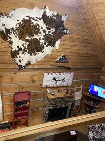 Cozy Log Cabin Near the Parkway - Image 2