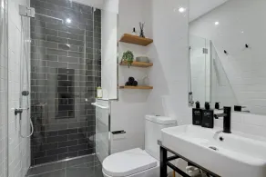 Apartment -Central Geelong Heritage Modern Luxury with sunny private Courtyard! - Image 2