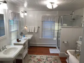 Charming 1840 Farmhouse ~ Magical Retreat ~ sleeps 14 - Image 4