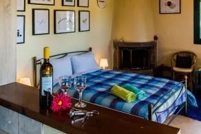 Escape to Kipos: Villa com piscina privada perto de Mesologgi - Image 2