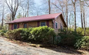 Mountain Muse - Cozy Cabin, Beautiful Setting! - Image 2
