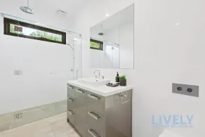 The Ocean s Edge Luxury Entertainer With Views - Image 5