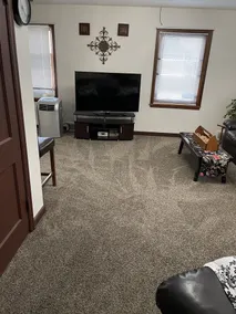 2 bedroom, 1 bath apartment . Walk to Mayo, trails, parks, shopping, restaurants - Image 3