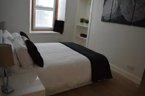 Clean & Stylish City Centre Apartment - Image 4