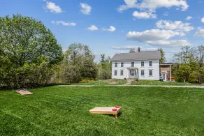 Beautiful 4 bedroom-sleeps 9 near MT & Lake Sunapee-5 miles to Sunapee with view - Image 4