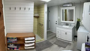 Breezy Cliff - Beautiful Lake Front House - 5+ BRs/3 sitting rooms/sauna/yoga - Image 4