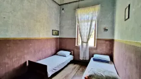 Historic country house with a large garden for outdoor activities. - Image 3
