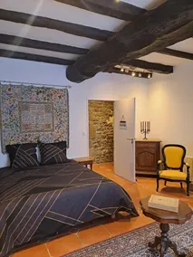 Authentic 16th-century Breton house in the heart of downtown, 2 minutes from the beach - Image 4