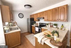 Spacious 6Bed Woodland Retreat with Movie Room & Deck - Image 5