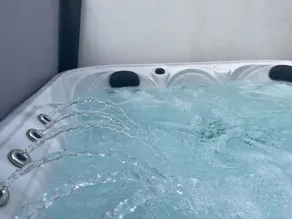 Cloudstream Joy - Relax in the City | 2 Bed Duplex House w/Hot Tub - Image 5