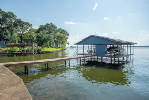 2 Free Kayaks! Gorgeous Home with Great Lakefront Outdoor Space - Image 5