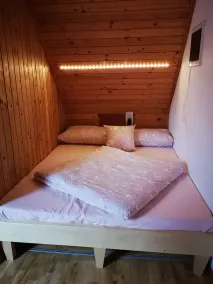 Holiday house-nature-forest-sauna-jacuzzi-views - Image 3