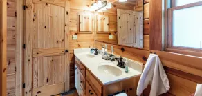 Expansive Lake Front Log Cabin/Easy Walk to Private! - Image 2