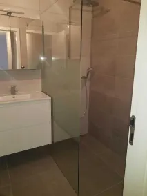 Modern 3 Beds In Convenient Location - Parking - Image 2