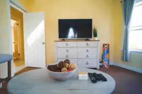 1-Bedroom Apartment with Sofa bed in City Island - Image 2