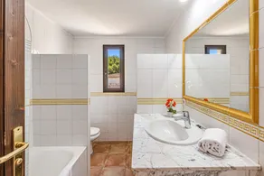 Casa de vacaciones Villa Karen con piscina y Wi-Fi - Image 4