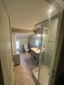 Lejlighed 2/4 pers 1 soveværelse 1 seng 140cm stuen med 2 senge på 90 cm - Image 2