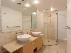 Luxury in the Heart of Maroochydore - Image 4